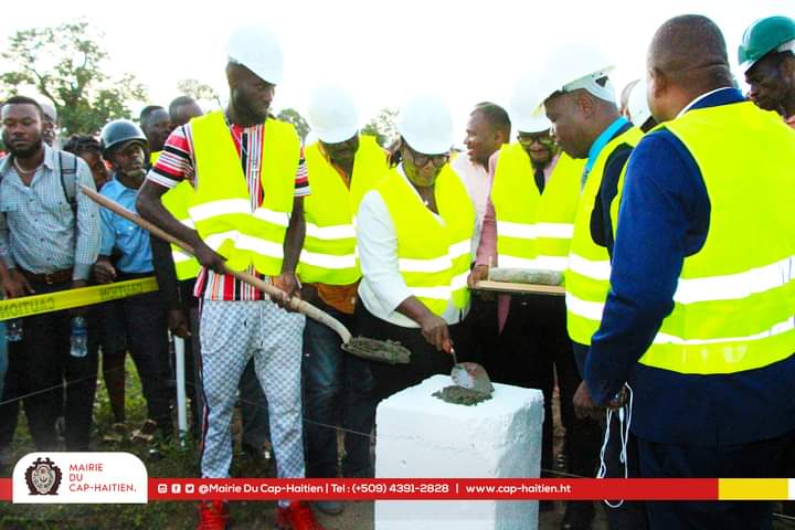 Pose de la première pierre  des  travaux spécifiques  liés au  projet de  gestion des  déchets solides dans l'arrondissement du Cap- Haïtien